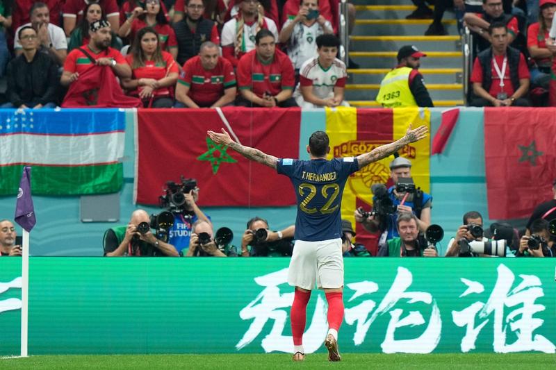 Theo Hernandez celebreaza golul in fata fanilor marocani