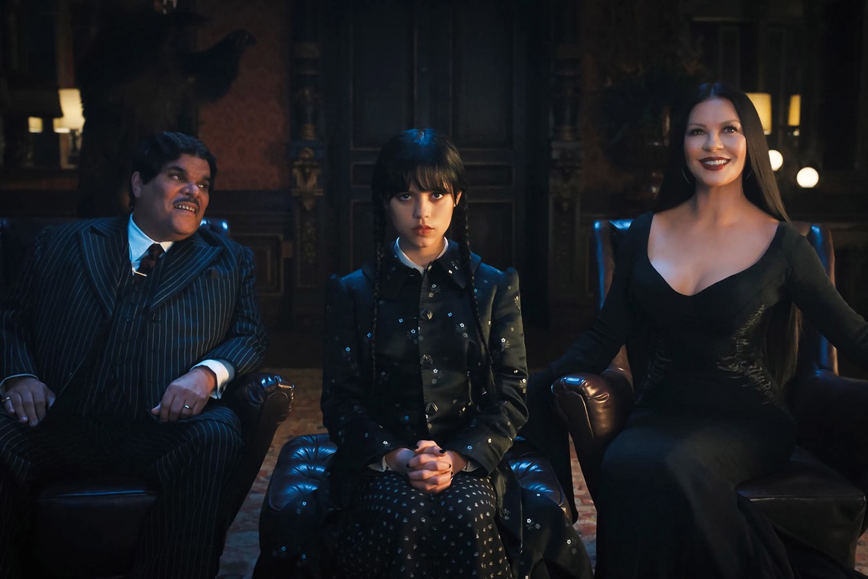 Netflix nu va mai filma în România sezonul 2 al „Wednesday”, serialul său fenomen / Producția se mută într-o altă țară europeană