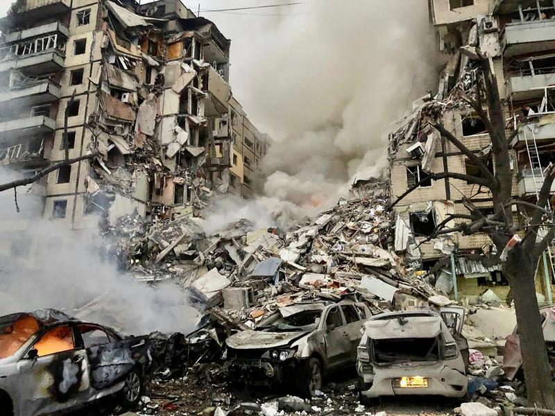 Război în Ucraina: rușii au lovit cu rachete un bloc de locuințe din orașul Dnipro