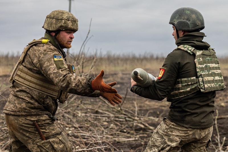 Război în Ucraina: Soldați ucraineni pe frontul din Bahmut
