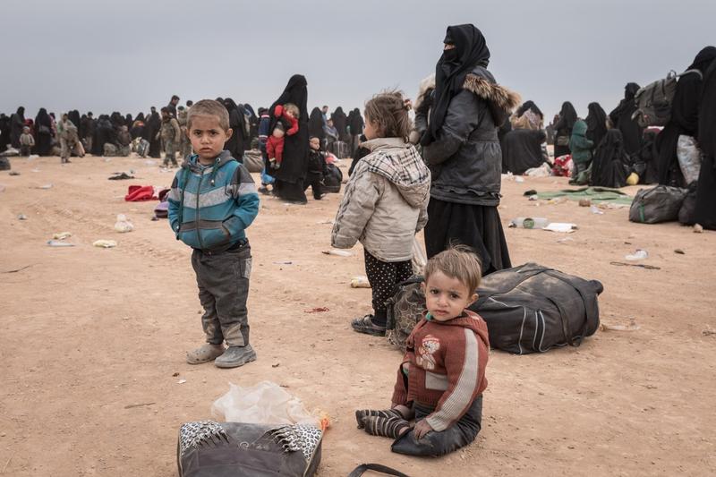 Mii de femei și copii ai jihadiștilor Daesh (ISIS) din Baghouz
