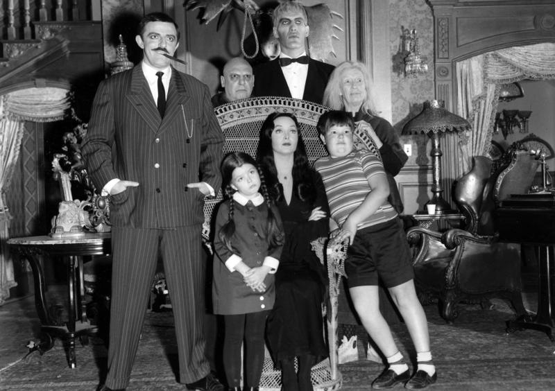 Actorii din primul serial „Familia Addams”, difuzat in anii 1960