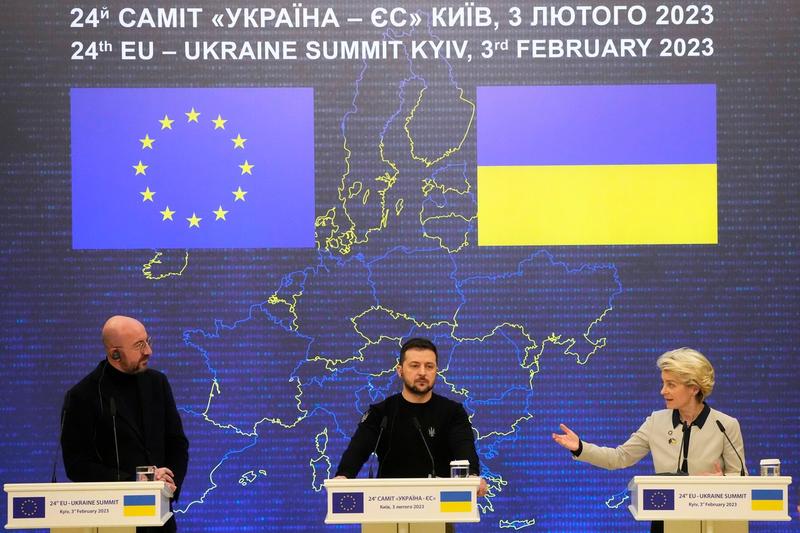 Charles Michel, Volodimir Zelenski si Ursula von der Leyen la un summit la Kiev