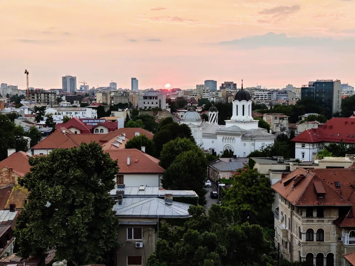 „Experimentul Cățelu”, singurul cartier din București și din țară cu locuințe cu prispe lungi, ca la țară