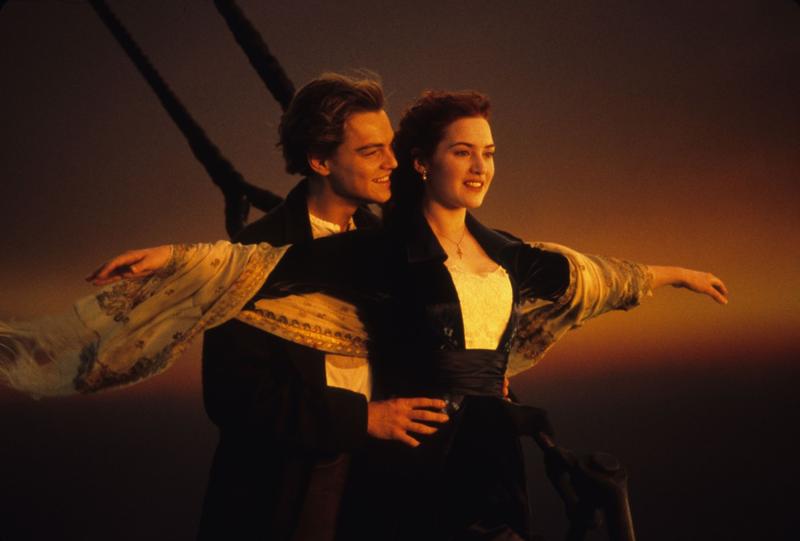 Leonardo DiCaprio și Kate Winslet în filmul Titanic