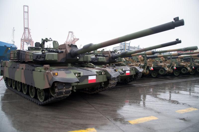 Tancuri K2 „Black Panther” si obuziere K9 „Thunder”