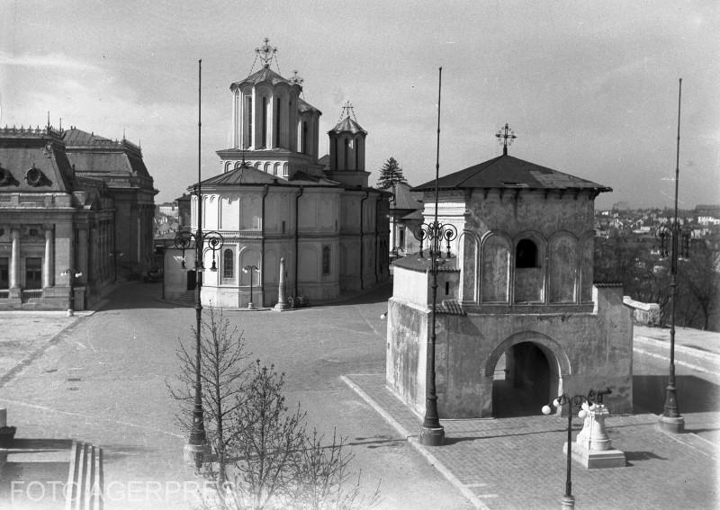 Clopotnita si biserica Patriarhiei din Bucuresti