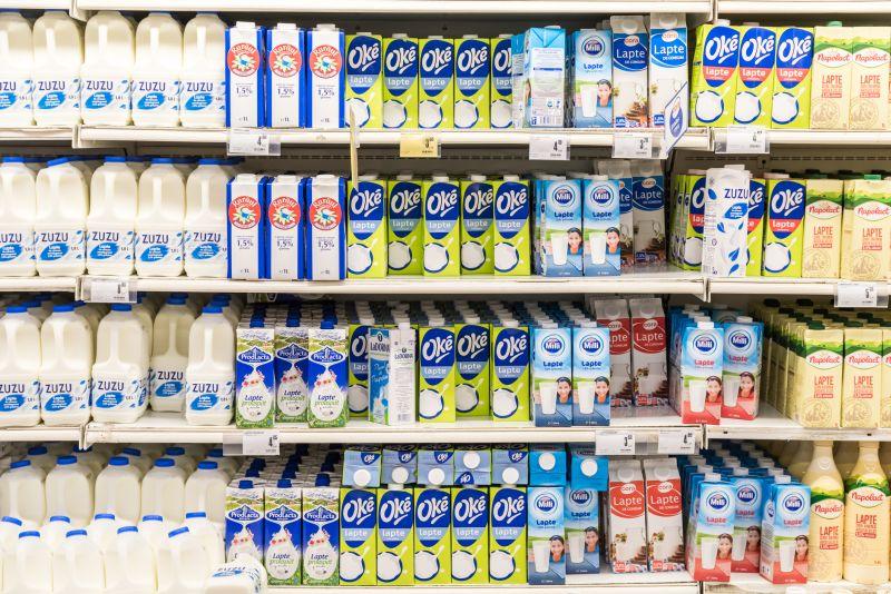 Lapte in supermarket