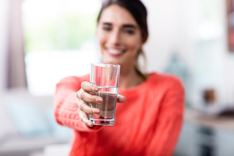 Consumul de apă recomandat este diferit pentru femei și bărbați