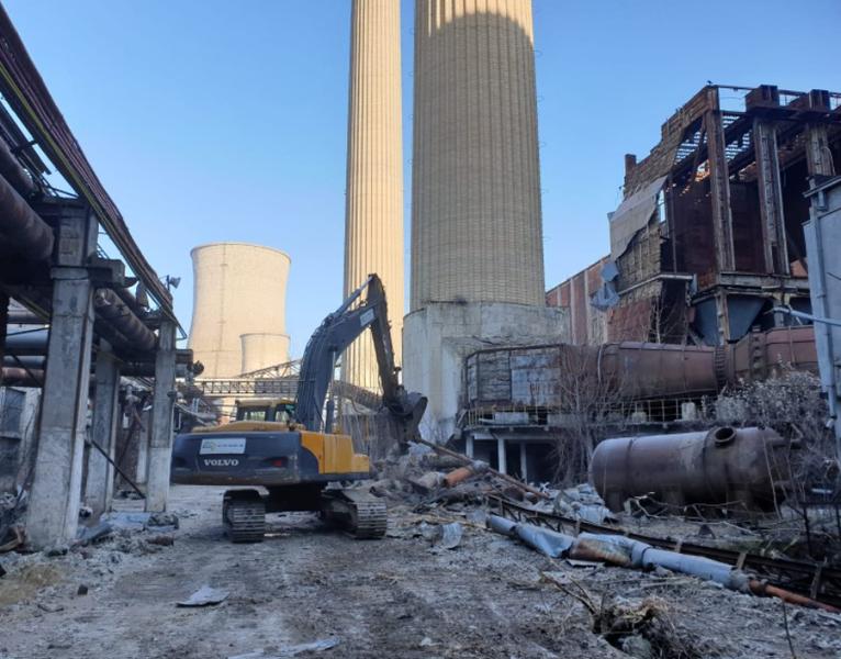 O parte din infrastructura termocentralei de la Doicești a fost demolată