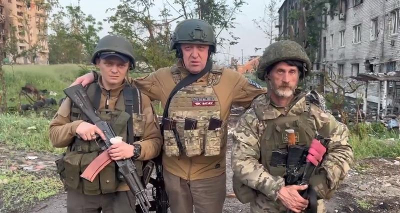 Evgheni Prigojin alături de luptători ruși din Bahmut