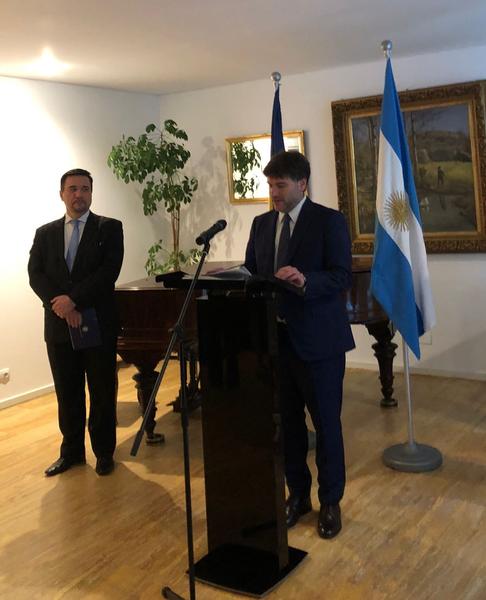 Encargado de Negocios de la Embajada de Argentina, Carlos Vallarino
