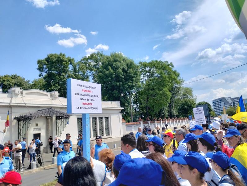 Protestul profesorilor in fata Palatului Cotroceni