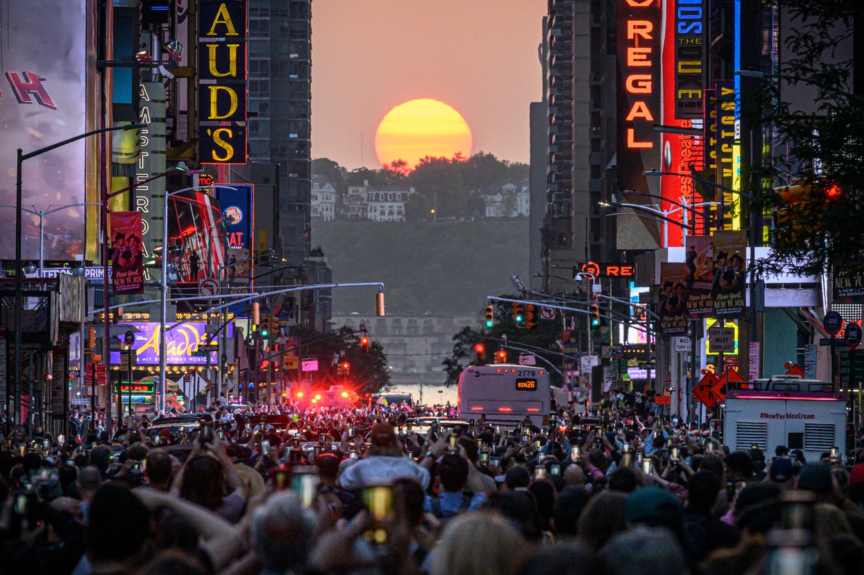 VIDEO Spectacol unic în New York. Manhattanhenge sau momentul în care