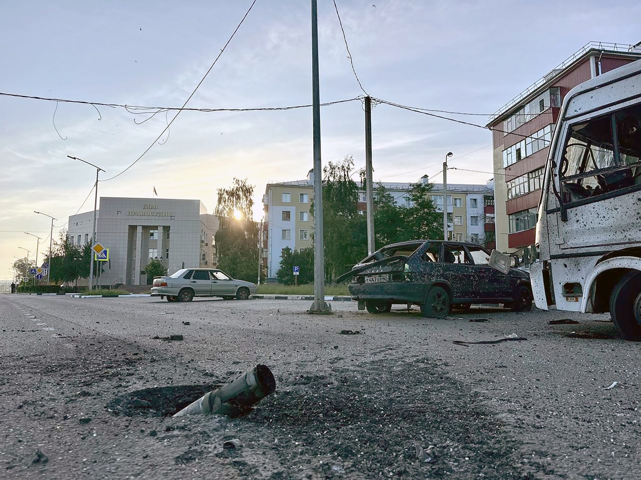 „Lipiți bandă adezivă pe ferestre”: Autoritățile ruse din Belgorod vor să evacueze din populație în fața bombardamentelor