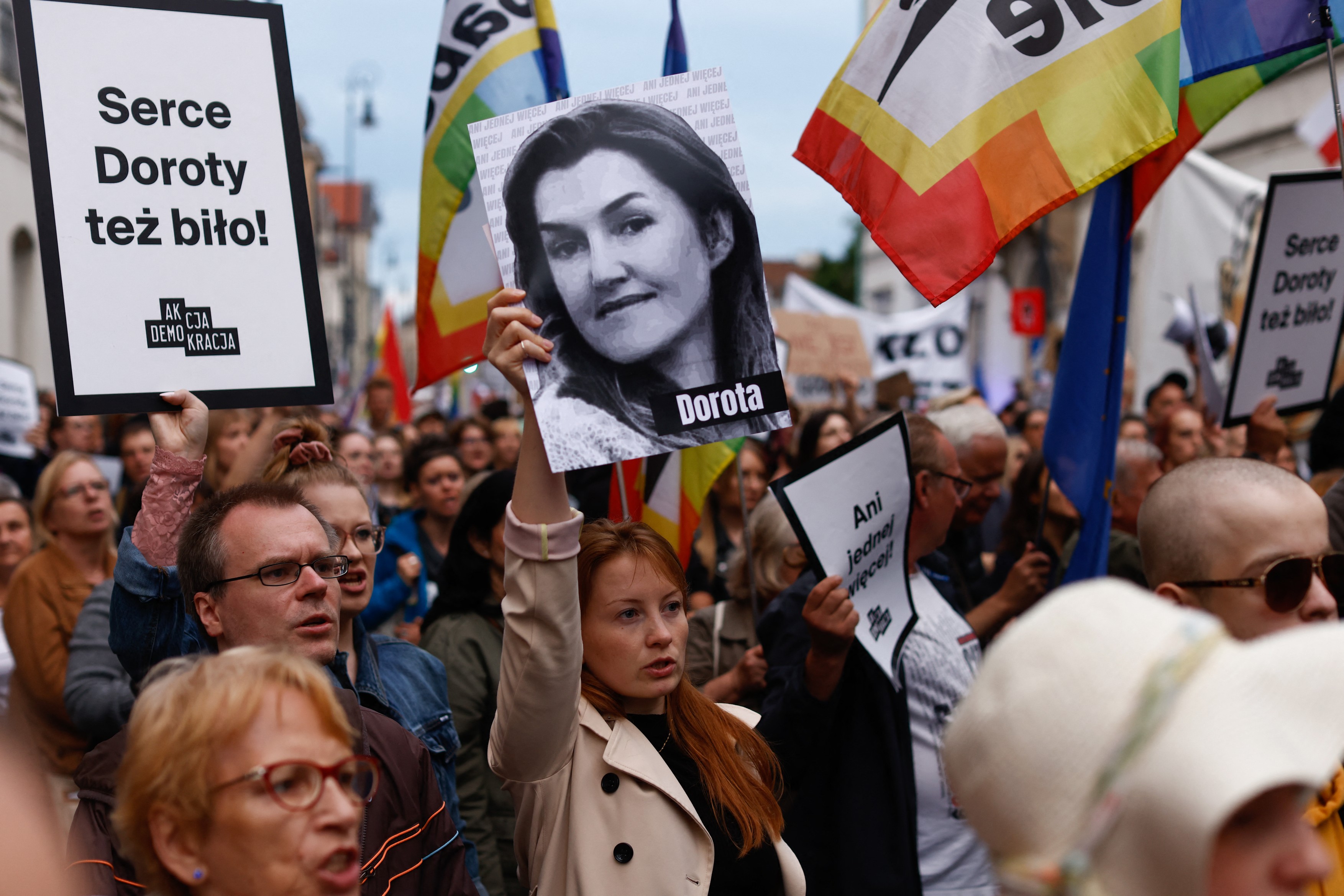 Femeile din Polonia, pe cale de a-și redobândi dreptul la avort. Guvernul lui Tusk face pași pentru restabilirea accesului la pastila de a doua zi fără prescripție