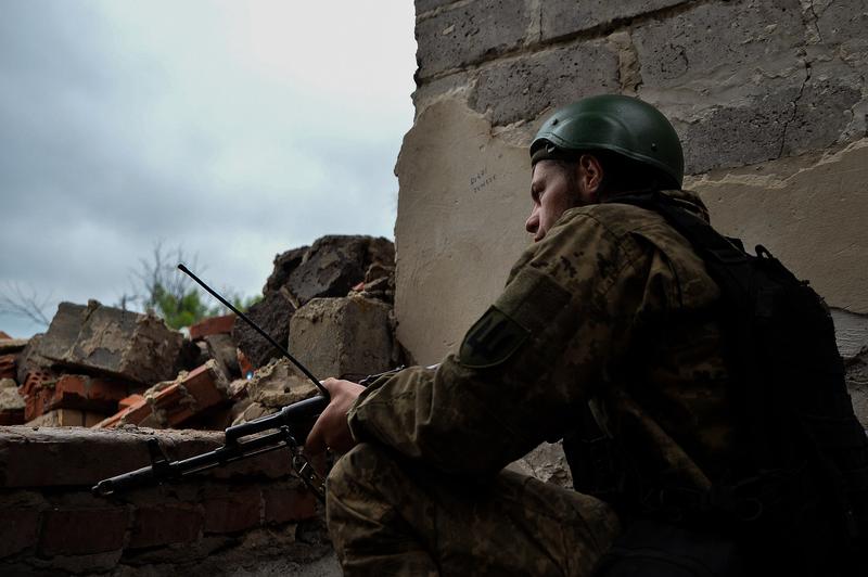 Soldat ucrainean pe frontul din Donețk