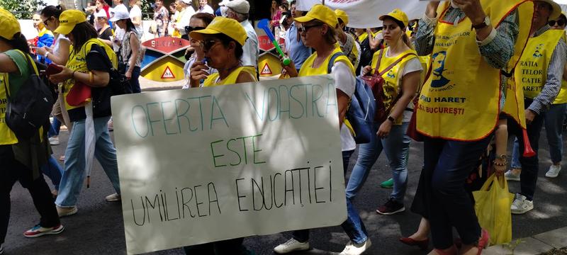 Mii de profesori, in mars de la guvern la Cotroceni