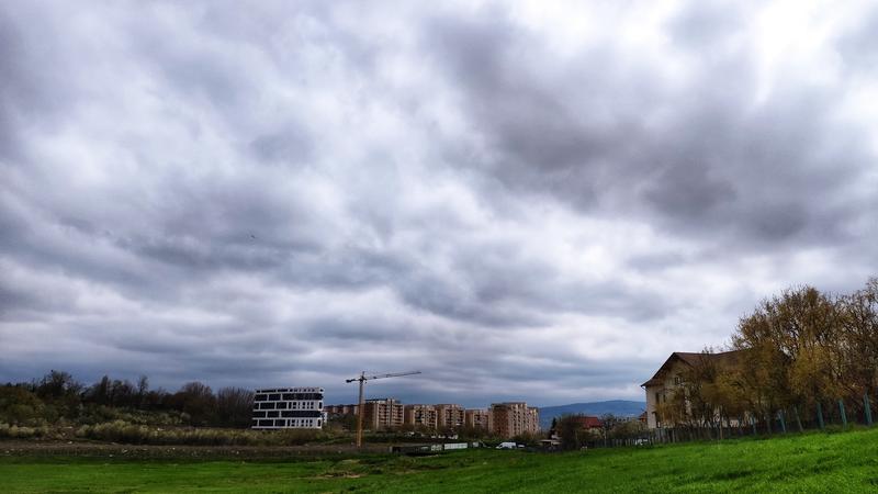 Nori de furtună într-un oraș din România