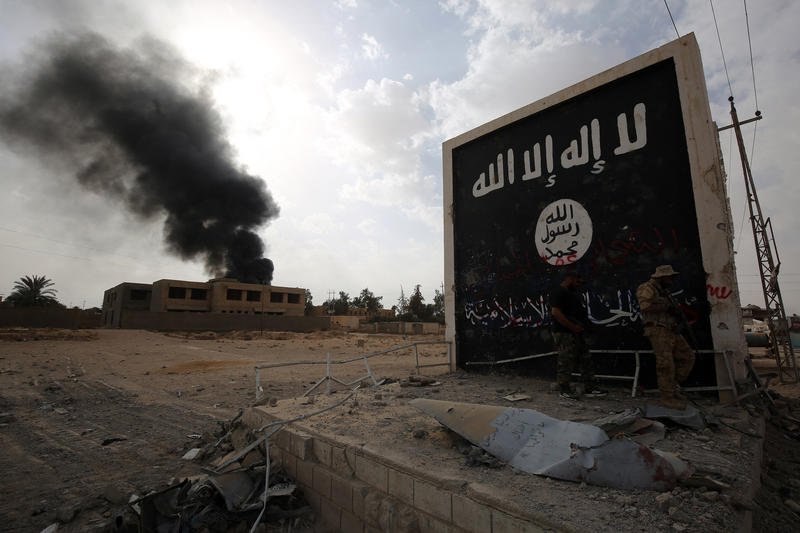 Zid cu simbolurile organizației Stat Islamic