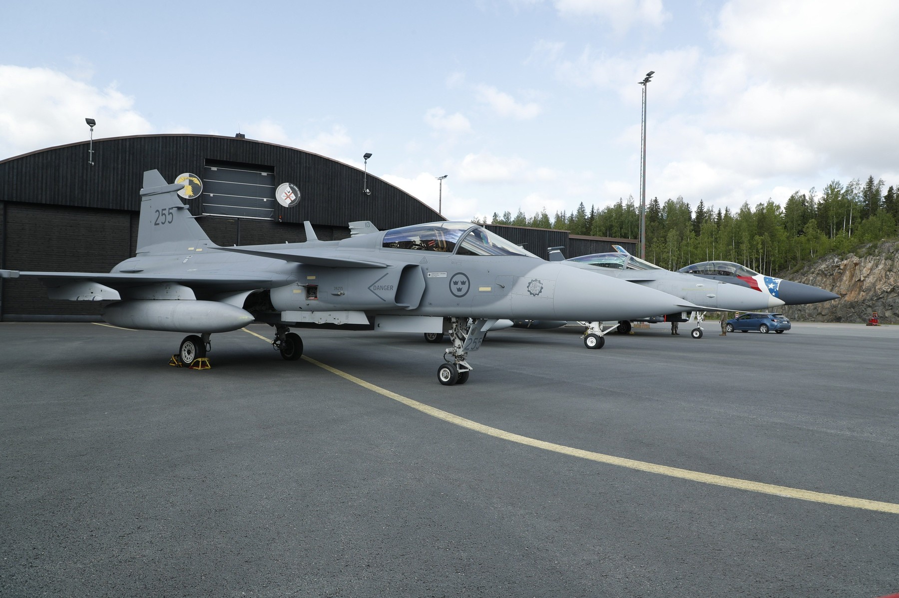 Ucraina discută cu Suedia achiziţionarea de avioane Gripen