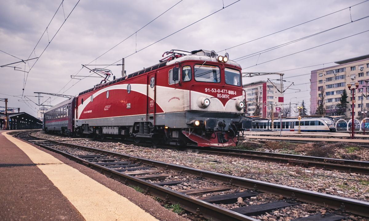 CFR Călători suspendă circulația mai multor trenuri, duminică, din cauza condițiilor meteo și a restricțiilor de circulație