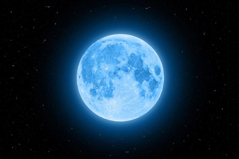Luna Albastra Blue Moon