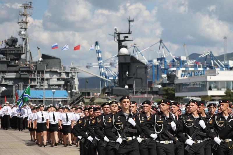 Trupe marsaluind in portul Novorossiysk