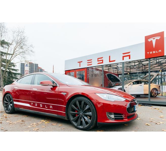 Masina Tesla 