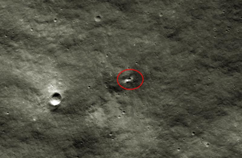 Craterul lasat de misiunea Luna-25 pe Luna
