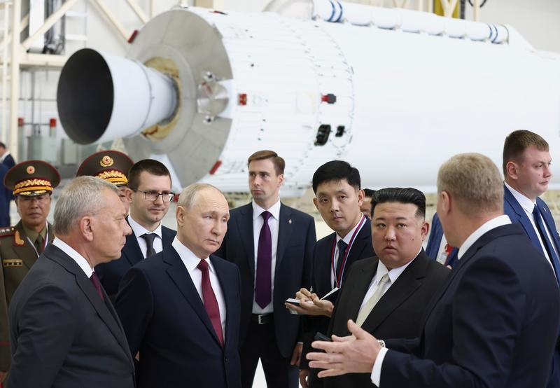 Vladimir Putin l-a primit Kim Jong Un la un centru spațial din Rusia