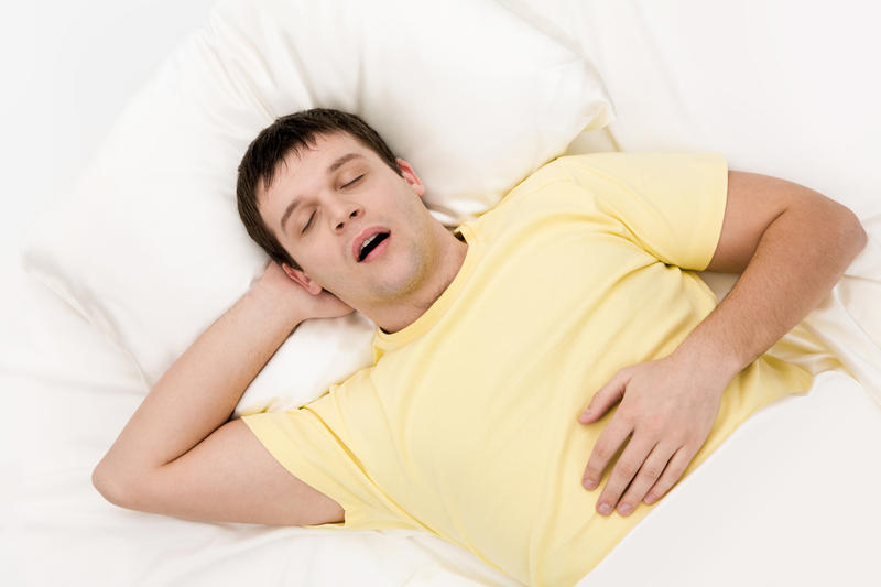 Respirația pe gură poate provoca tulburări de somn care afectează viața de zi cu zi