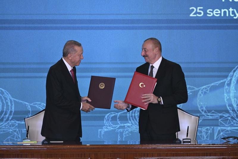 Recep Erdogan alaturi de Ilham Aliyev