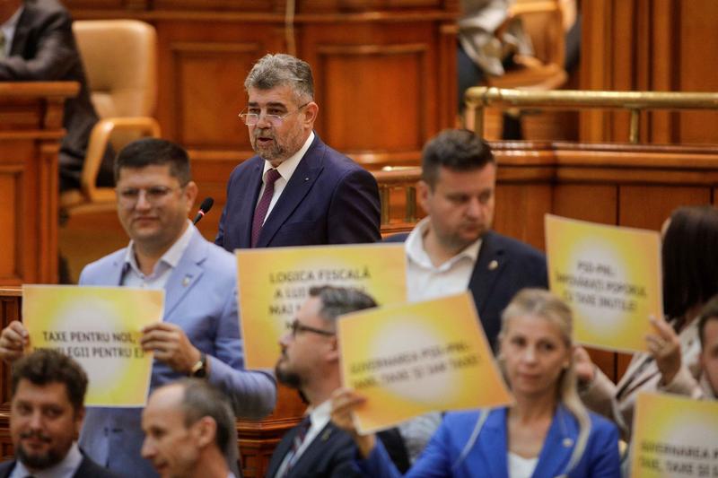 Proteste în timpul ședinței în care Marcel Ciolacu și-a asumat răspunderea pe noile taxe