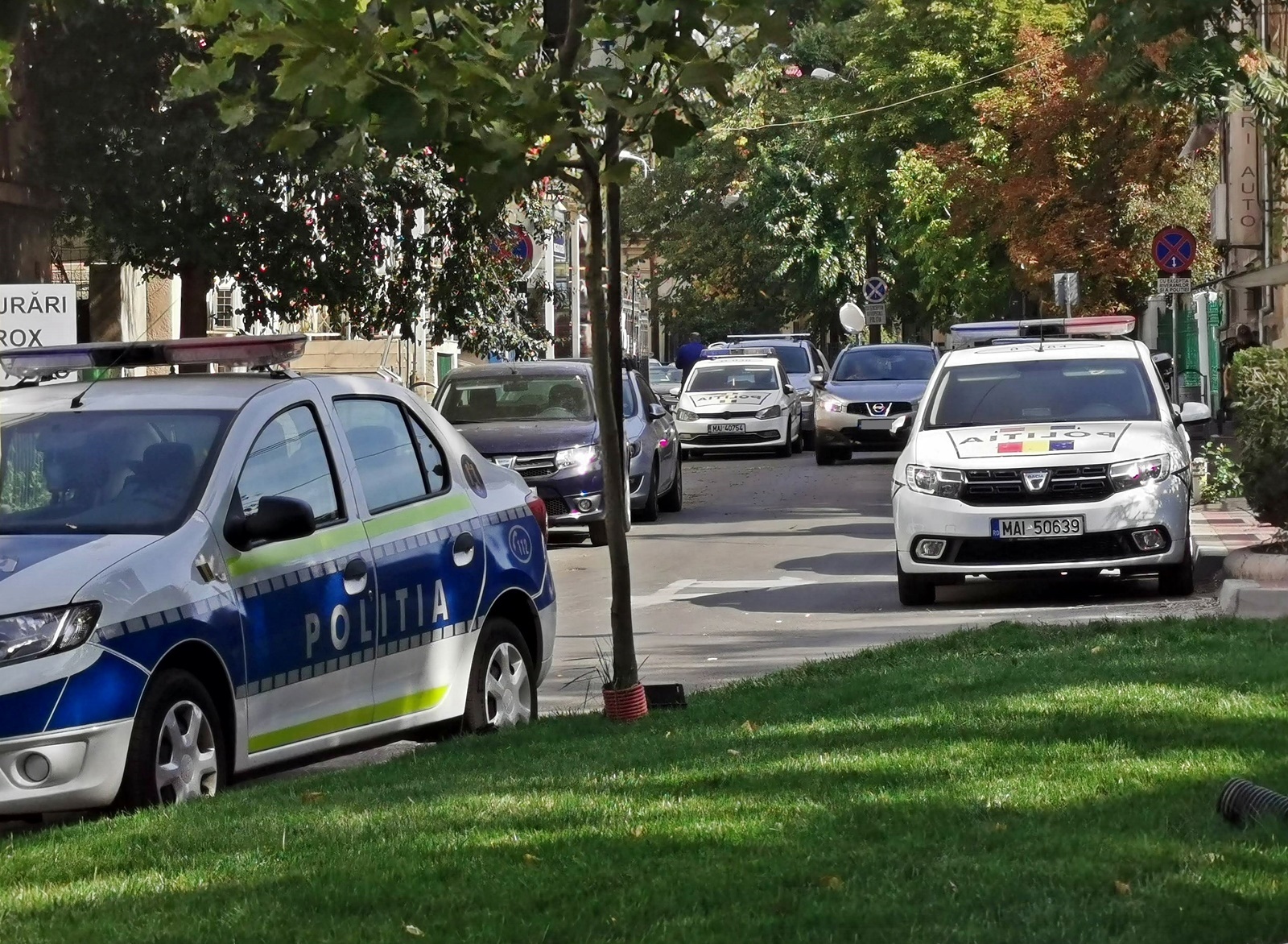 VIDEO Două autospeciale de poliție s-au ciocnit în timpul unei urmăriri. Patru ofițeri au ajuns la spital