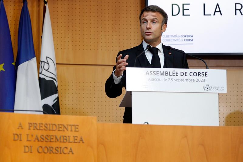 Emmanuel Macron in adunarea legislativa a Corsicii