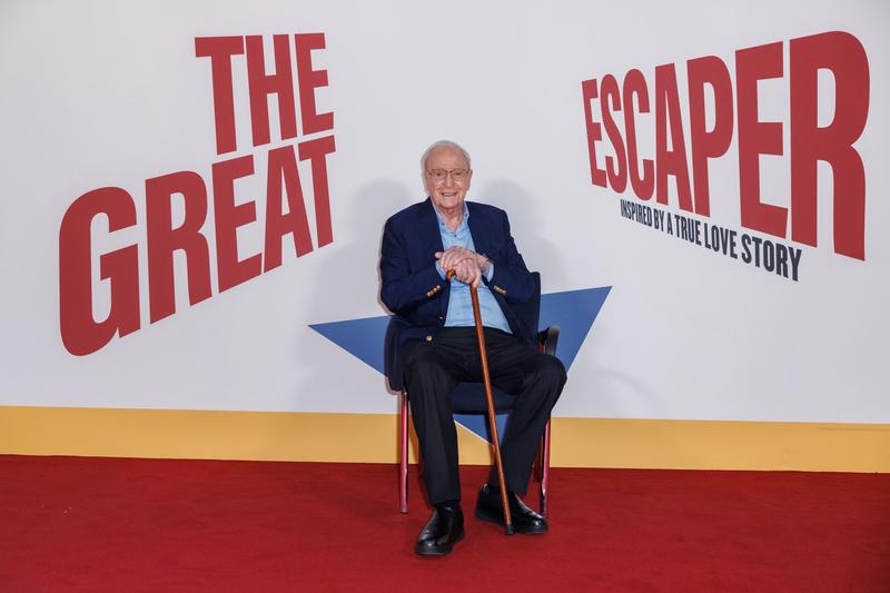 Actorul Michael Caine la premiera filmului The Great Escaper