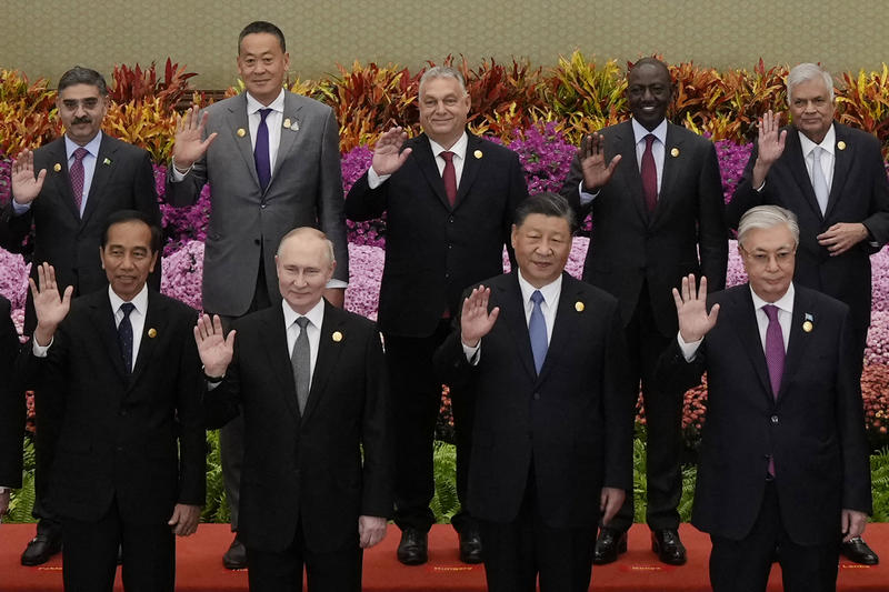Xi Jinping, alături de liderii prezenți la summitul aniversar BRI, între care Vladimir Putin și Viktor Orban