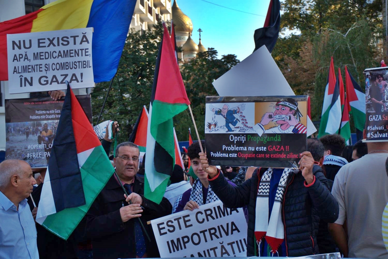 FOTO „Noi condamnăm și nu suntem de acord cu uciderea civililor, de ambele părți”. Cum a fost la protestul pro Palestina de la București