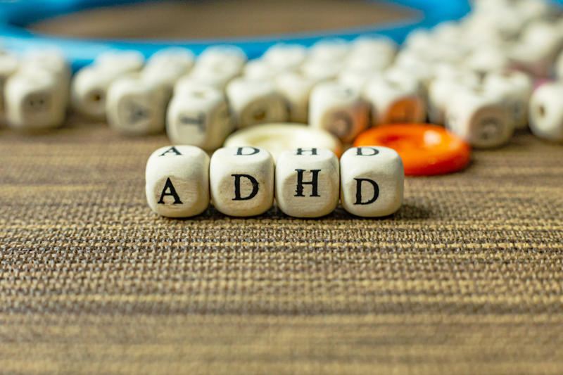 ADHD se manifestă printr-o combinaţie între hiperactivitate, comportament dezordonat şi lipsă de concentrare a atenţiei