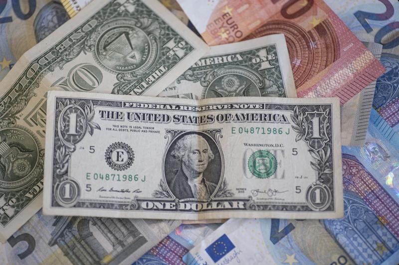 Bancnote euro, dolari