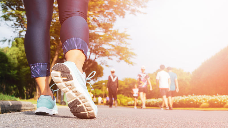  Mersul pe jos lejer după masa contribuie la menținerea unui nivel sănătos al glicemiei