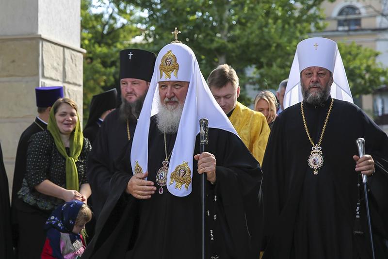 Patriarhul Kiril (stânga) si Mitropolitul Vladimir al Moldovei, într-o vizită în Transnistria, 2013