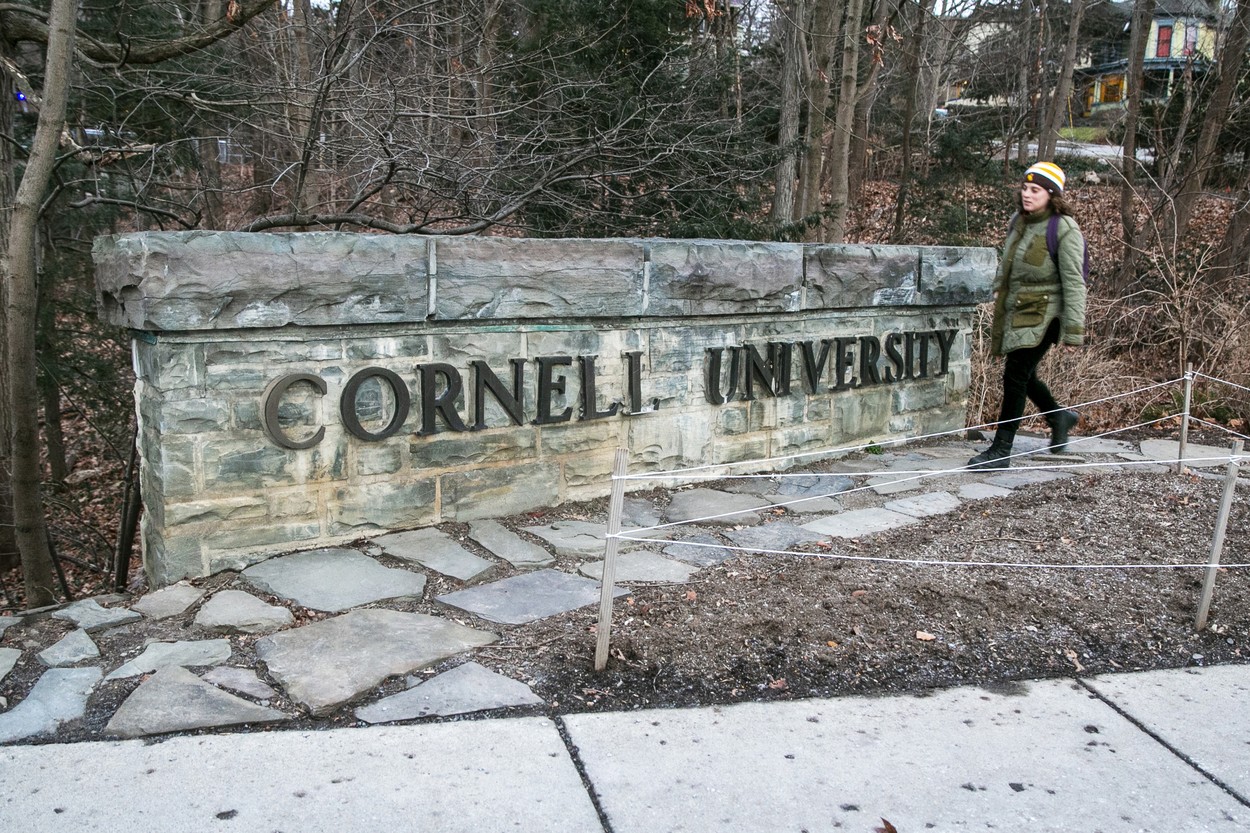 Un student de la Universitatea Cornell a amenințat că „va aduce o armă în campus pentru a ucide evrei”