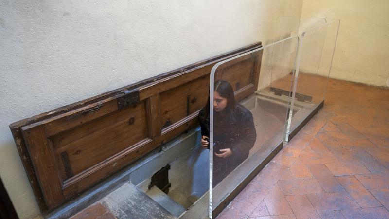 Scara care duce la incaperea de sub Capela Medici din Florenta