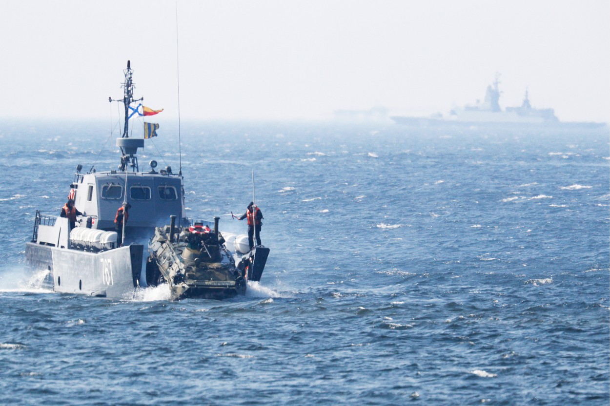 VIDEO Două nave de desant ale marinei ruse, lovite de drone kamikaze în peninsula Crimeea - serviciul ucrainean de informaţii militare