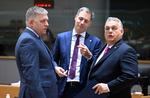 Viktor Orban alaturi de premierii Slovaciei si Belgiei, Robert Fico (stanga) si Alexander De Croo