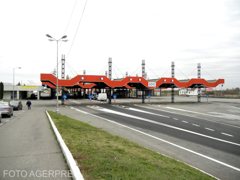 VIDEO Gest șocant. Un șofer de TIR a intrat în plin cu autotrenul într-un alt șofer după o ceartă în Vama Borș