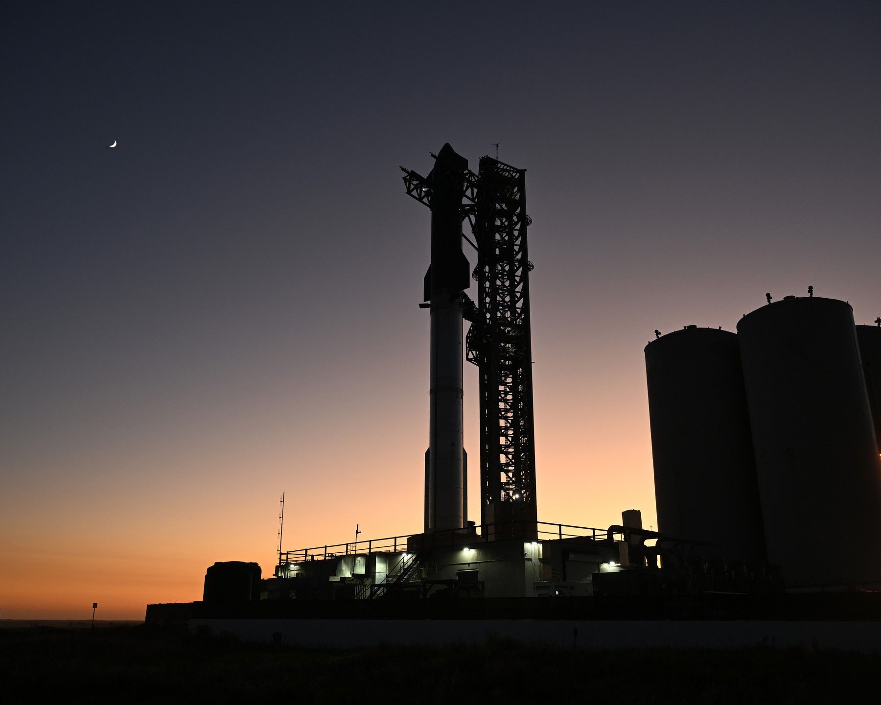 LIVE VIDEO SpaceX lansează cea mai mare rachetă din lume, la șapte luni după o primă încercare nereușită