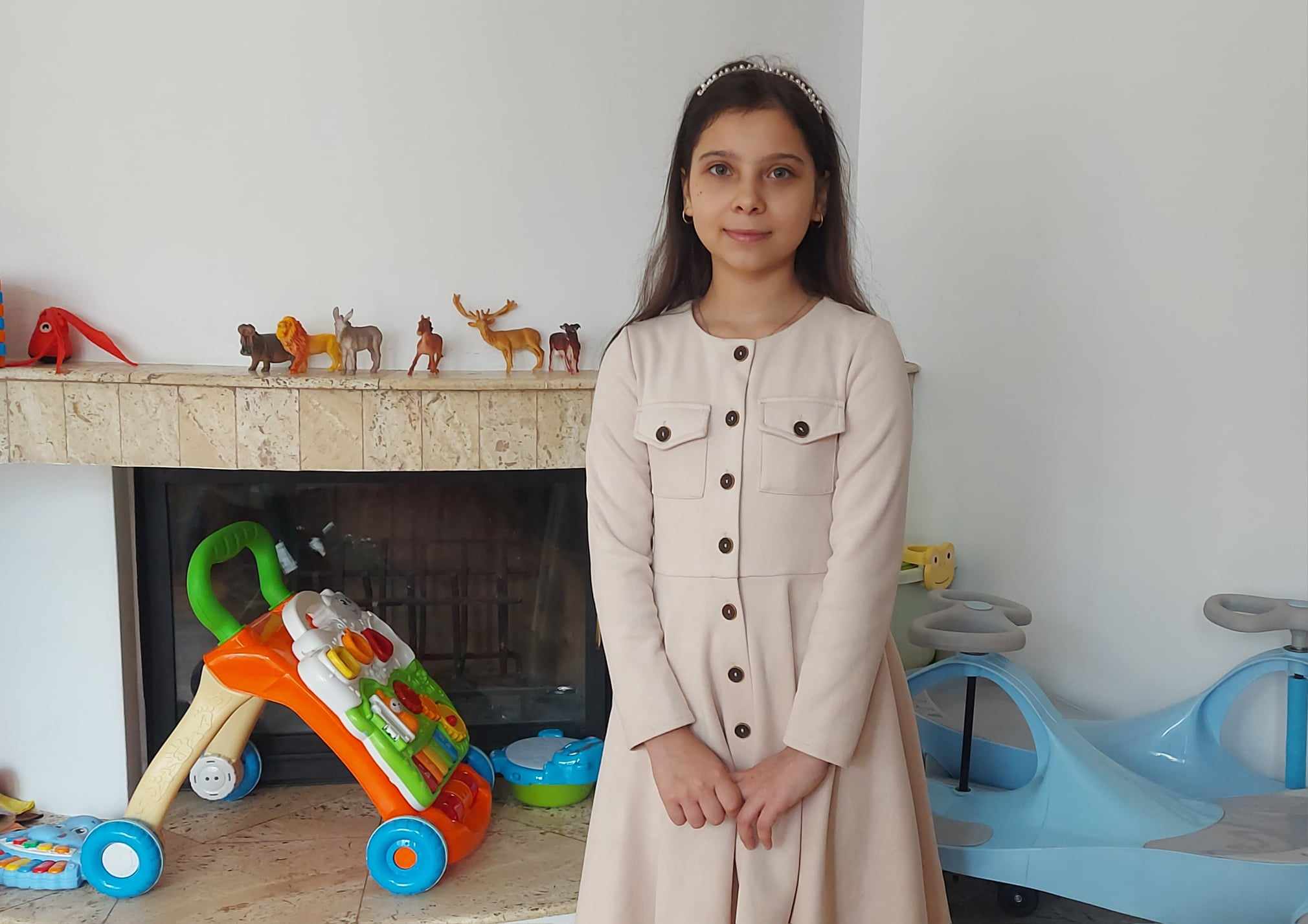 Povestea unei învingătoare: Renata, fetița refugiată care și-a uimit profesorii din România